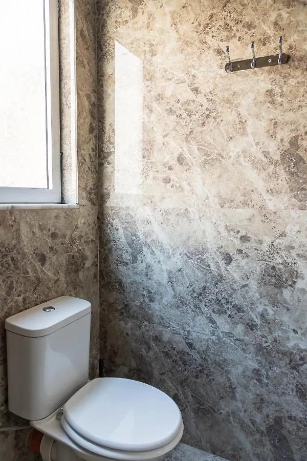 The Tropical House Tirana Apartment 0*,