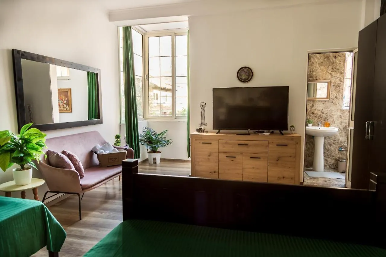 The Tropical House Tirana Apartment 0*,  Albania
